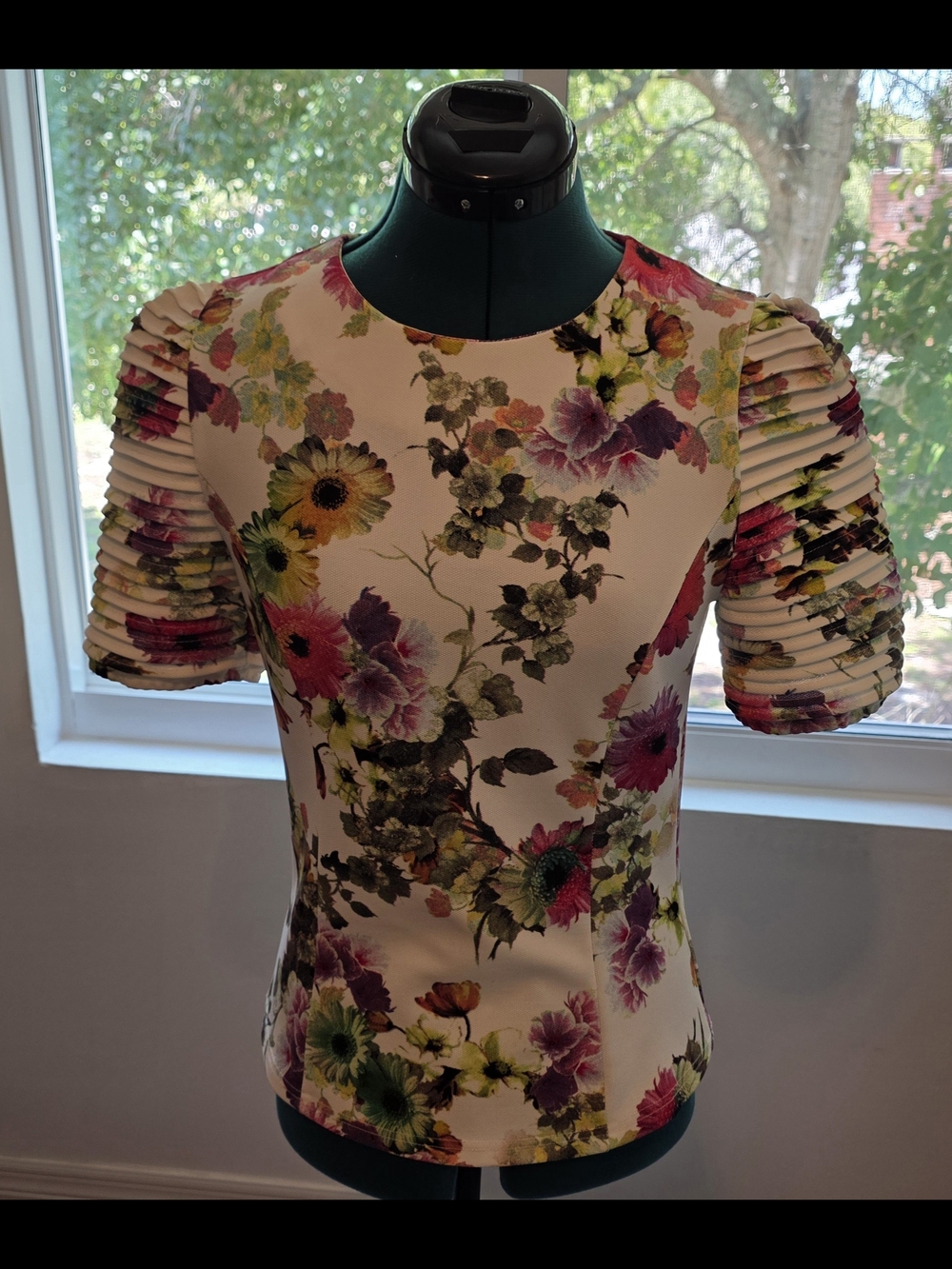 Gracia White Floral Pleated Sleeve Blouse